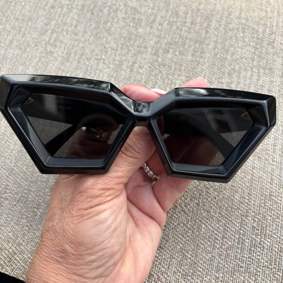 Pre-owned Louis Vuitton Black LV Cut Sunglasses 2022 - Picture 10 of 13